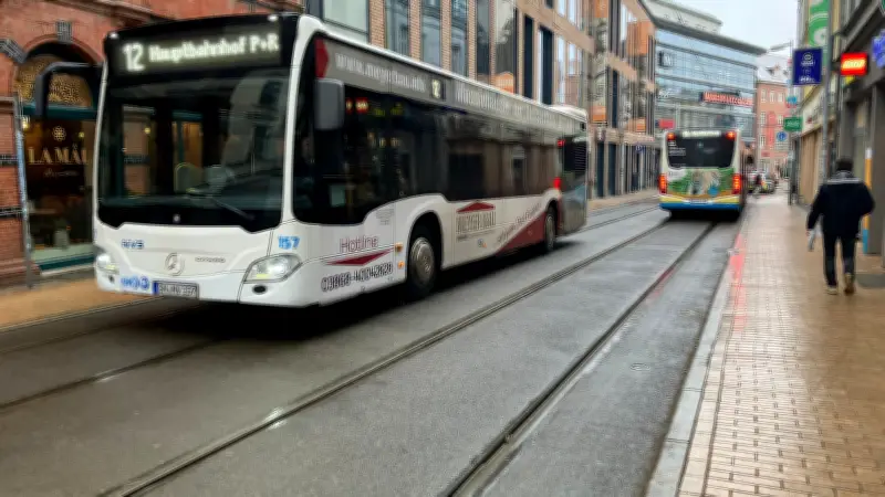 Schweriner Nahverkehr: Bauarbeiten an Anschlussstelle Neumühle führen zu Umleitungen bei Buslinien 12 und 13