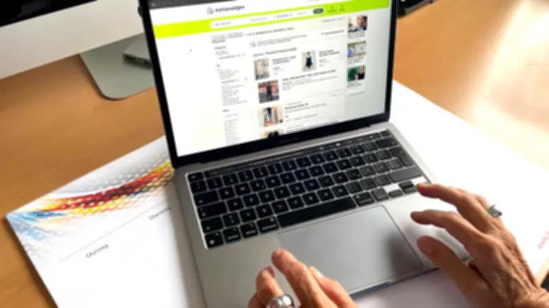 Schweriner verliert 866 Euro durch Puppenhaus-Betrug auf Kleinanzeigen