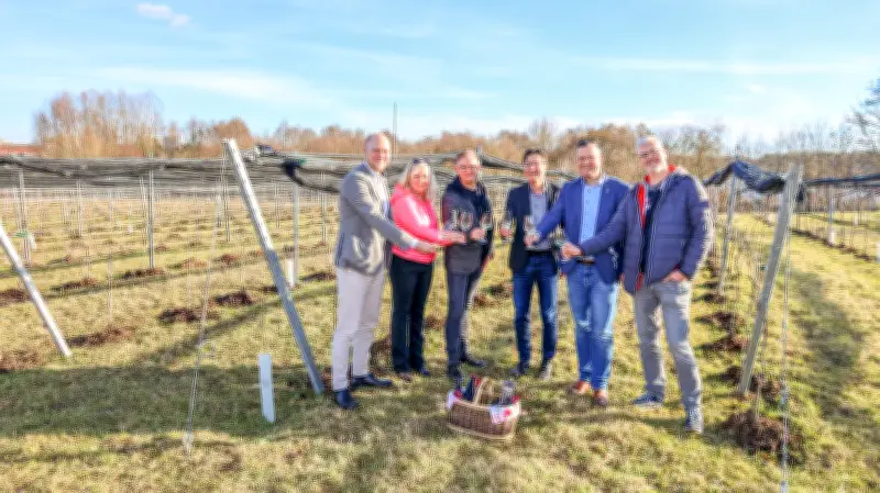 Schweriner Wein-Pionierprojekt: Erste 600 Flaschen von Halbinsel Krösnitz abgefüllt