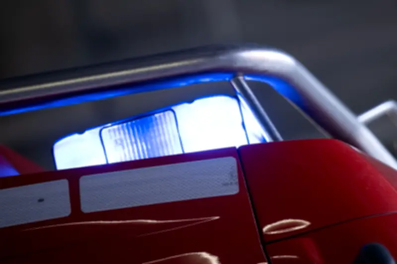 Schwerverletzter Senior bei Großbrand in Strausberg: Garage und Nebengebäude in Flammen