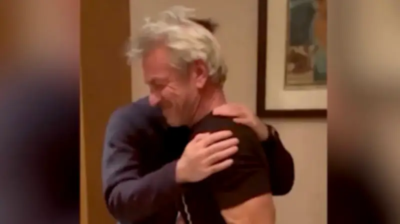 Sean Penn erhält in Kiew symbolischen Oscar für Ukraine-Engagement