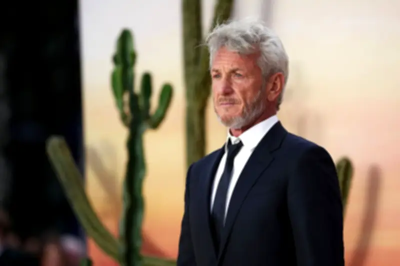 Sean Penn erhält symbolischen Eisenbahn-Oscar in der Ukraine als Ersatz für verpasste Verleihung