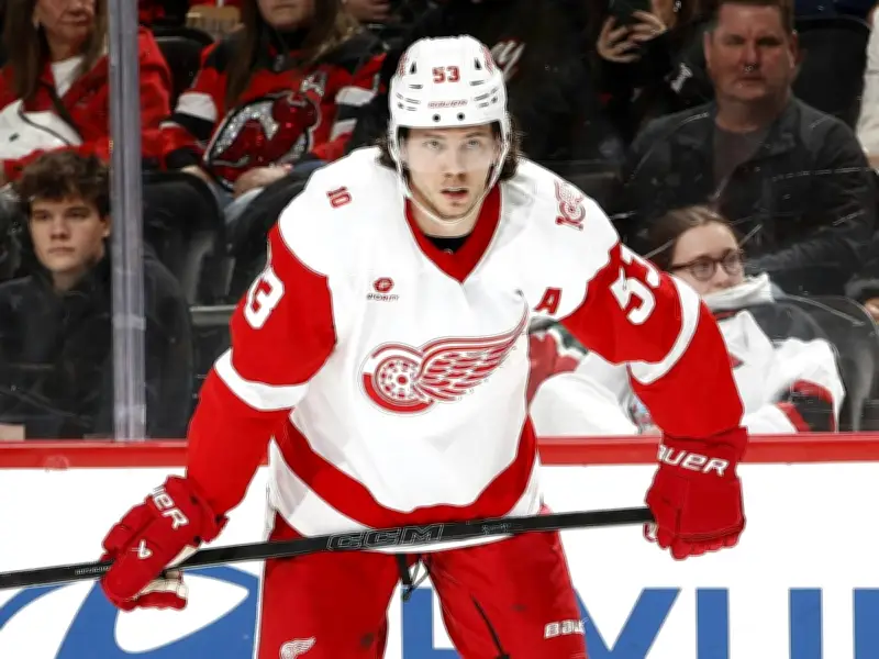 Seider und Peterka punkten: Deutsche NHL-Stars sichern wichtige Playoff-Siege