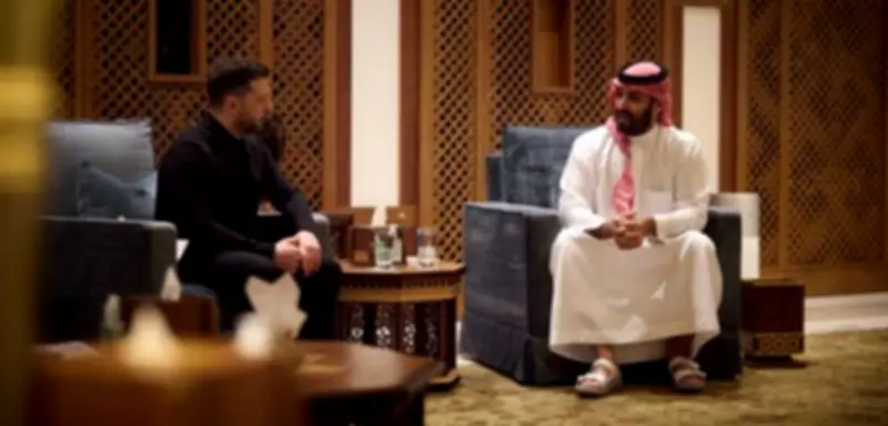 Selenskyjs Nahost-Mission: Warum die Ukraine Golfstaaten bei Drohnenabwehr unterstützt