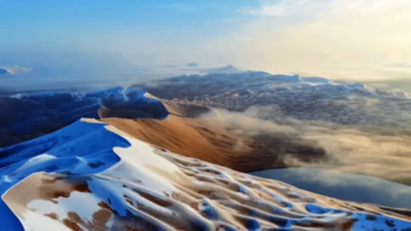 Seltenes Naturschauspiel: Schneefall in der Badain-Jaran-Wüste Nordchinas