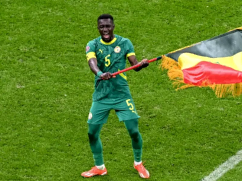 Senegals Idrissa Gueye bietet Medaillenübergabe an Marokko an