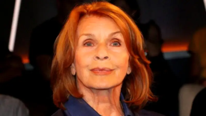 Senta Berger genießt besonderen Kinoabend in München dank ihres Sohnes Simon Verhoeven