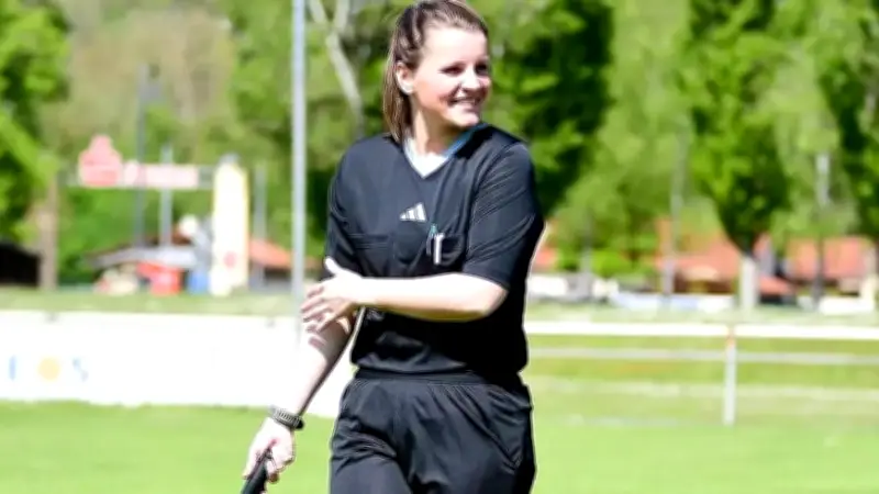 Sexismus im Fußball: Schiedsrichterin Franziska Bergau berichtet von Vorurteilen