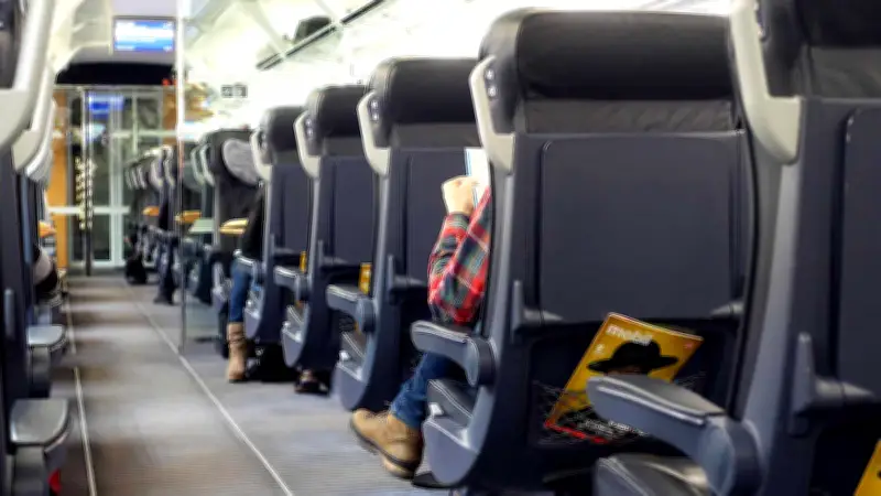 Sicherheit ohne Gurt: Warum Züge auf andere Schutzsysteme setzen