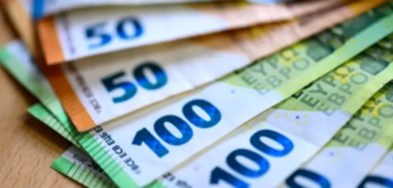 Siebenjähriger bringt 5000 Euro für Autokauf der Eltern mit in die Schule