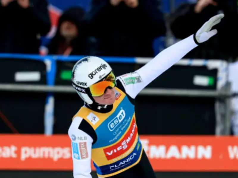 Skispringen: Domen Prevc entgeht in Planica nur knapp einem schweren Sturz