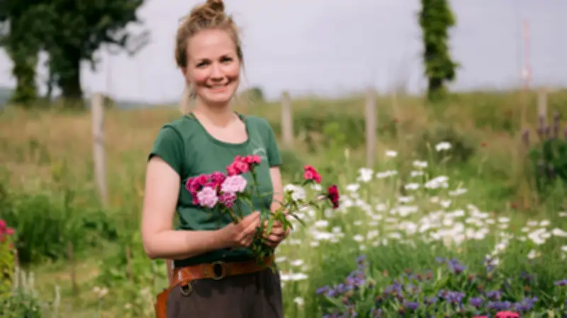 Slowflower-Bewegung in Mecklenburg: Annika Müller-Navarra zeigt nachhaltigen Blumenanbau
