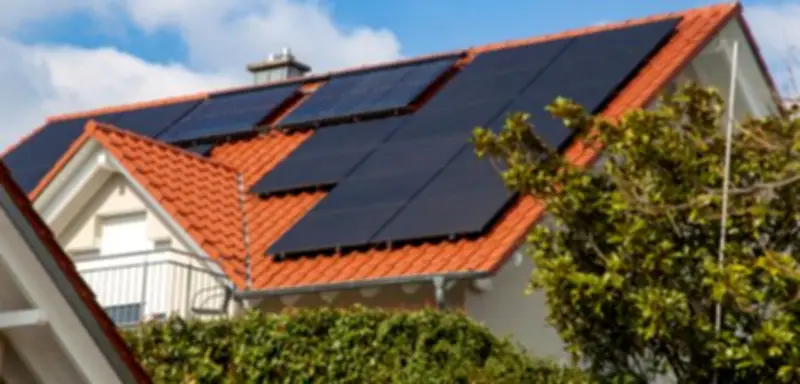 Solarstrom für mehr Unabhängigkeit: So gelingt die Autarkie für Mieter und Hausbesitzer