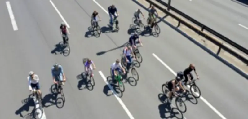 Sommerzeit als Chance: Autospuren für Fahrräder freigeben – ein Aufruf zur Verkehrswende