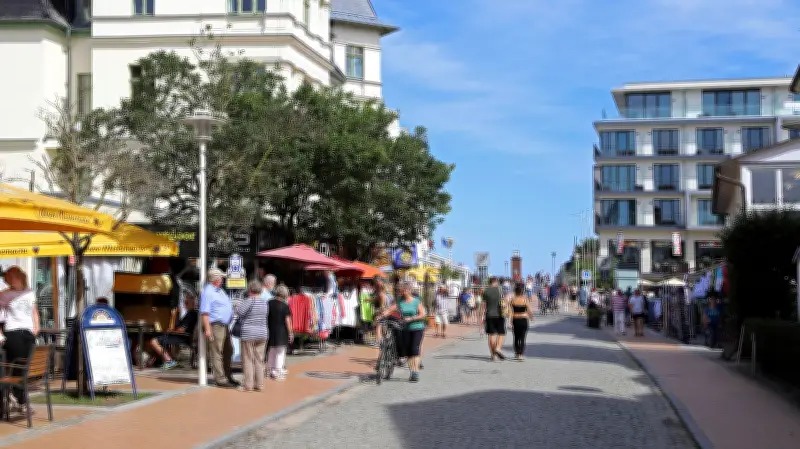 Sonntagsöffnung in MV: Gerichtsurteil spaltet Regierung und bedroht Tourismus