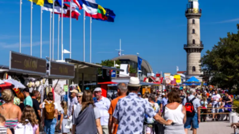 Sonntagsöffnung in MV vor Gericht: Verdi klagt gegen Tourismus-Regelung