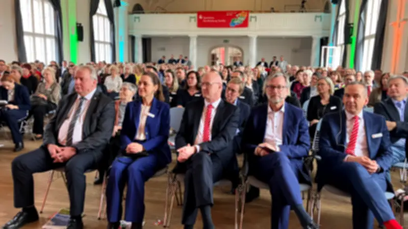 Sparkasse Mecklenburg-Strelitz feiert 200-jähriges Bestehen und bekräftigt regionale Präsenz