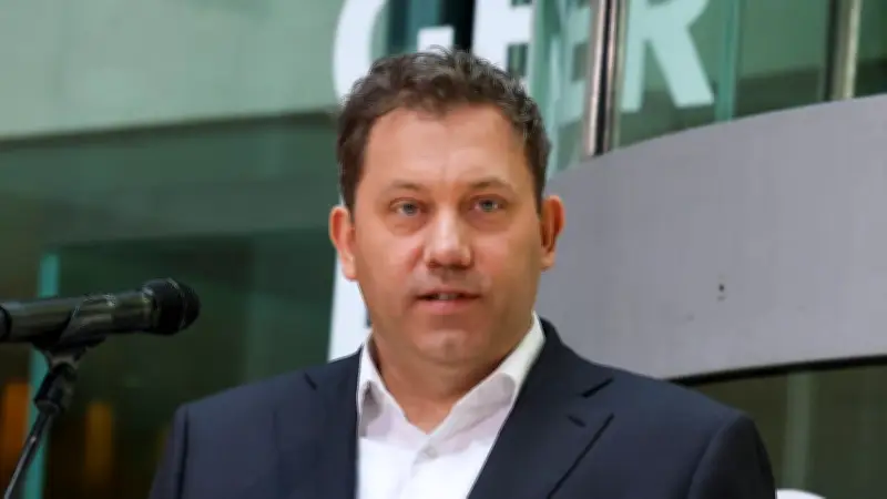 SPD-Chef Klingbeil fordert Preisgrenzen für Sprit nach Luxemburger Vorbild