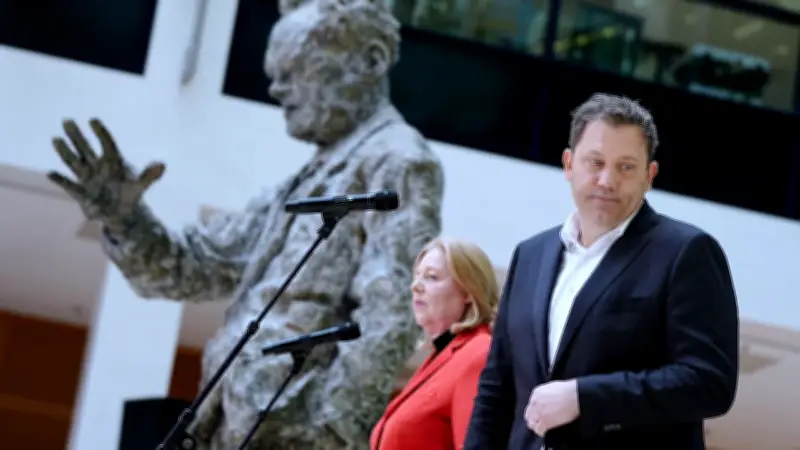 SPD-Chef Klingbeil unter Druck: Sein Plan zur Rettung der Partei und seiner Ämter