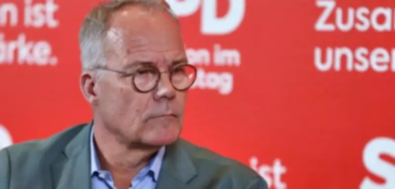 SPD-Fraktionschef Miersch kritisiert Kanzler Merz scharf für Äußerungen zu Gewalt gegen Frauen