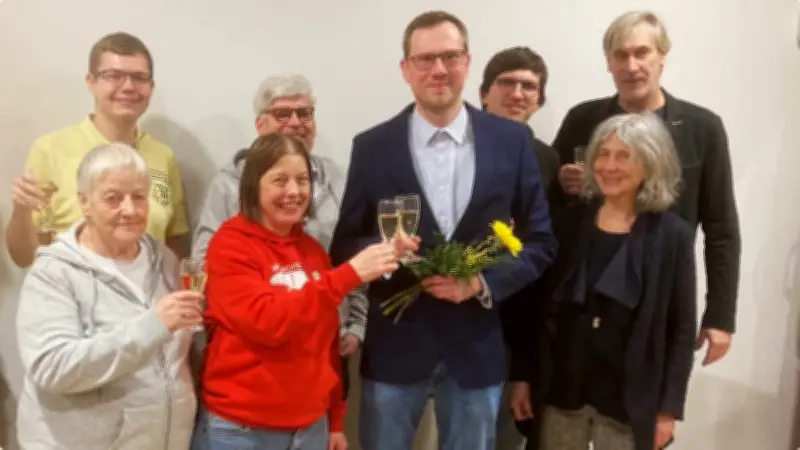 SPD-Kandidat Robert Straßburg gewinnt Bürgermeisterwahl in Teterow - Stichwahl am 15. März entscheidend