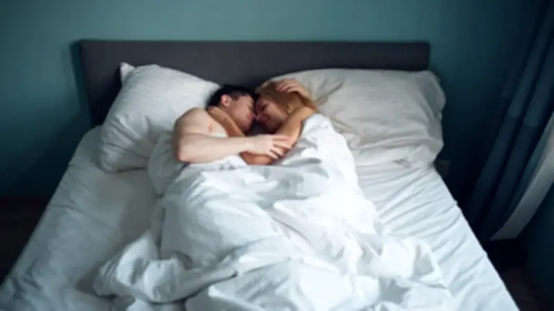 Spermien-Alarm: Neue Studie stellt Enthaltsamkeit vor Kinderwunsch infrage