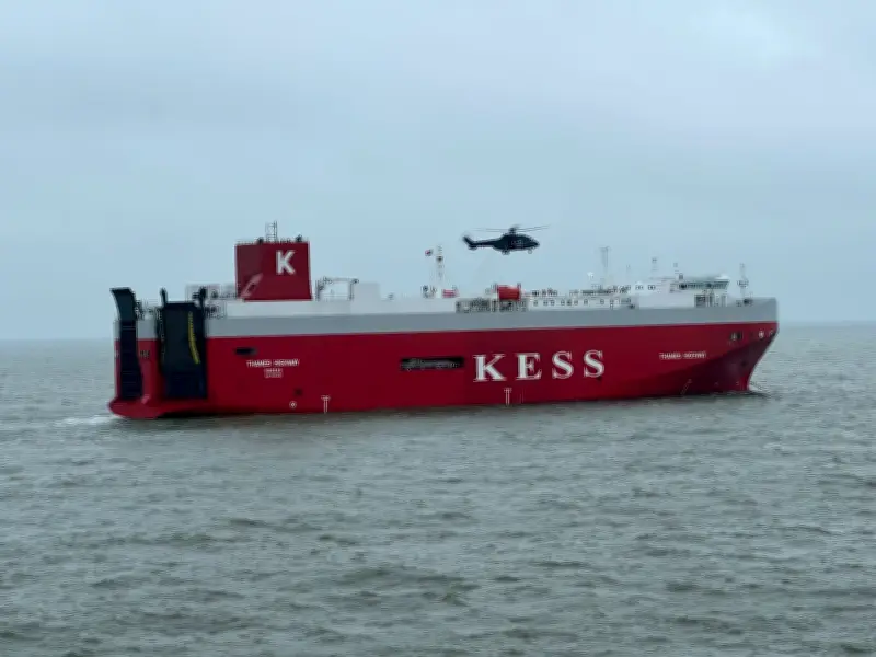 Spezialfeuerwehren im Einsatz: So bekämpfen Retter Brände und bergen Verletzte auf Nord- und Ostsee