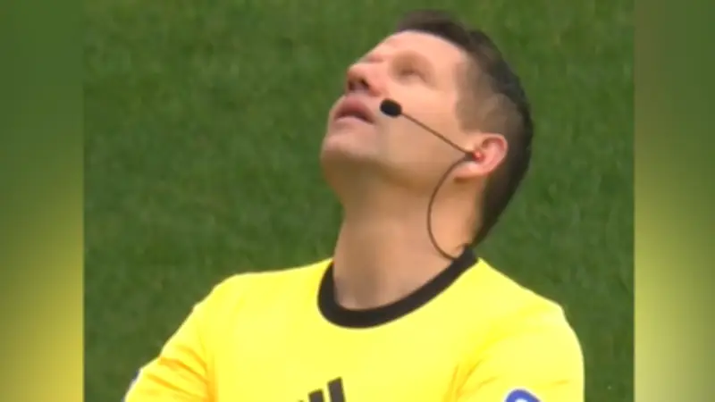 Spielunterbrechung in Bielefeld: Tennisbälle von Paderborn-Ultras nerven Schiedsrichter