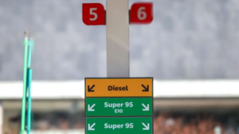 Spritdiebstahl nimmt zu: Polizei warnt vor steigender Gefahr bei hohen Kraftstoffpreisen