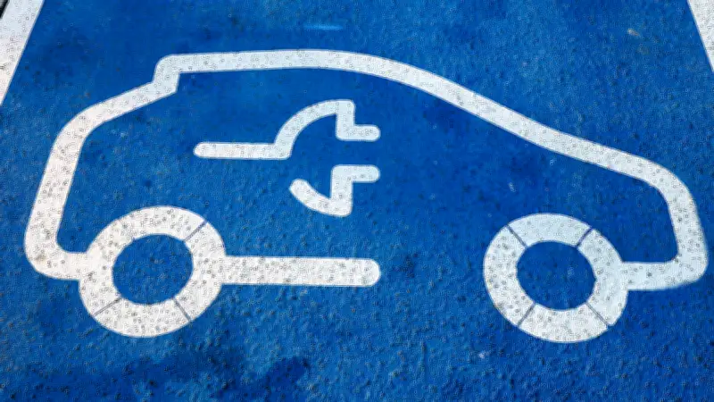 Spritpreis-Schock treibt E-Auto-Nachfrage: Mehr als jeder Dritte will umsteigen