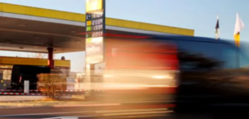 Spritpreise über 2 Euro: Krieg und Klimaabgabe treiben Kosten an der Tankstelle