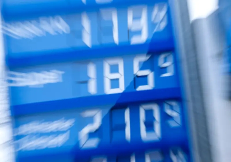 Spritpreise durch Iran-Konflikt auf Höchststand: ADAC gibt Tipps zum Kraftstoffsparen