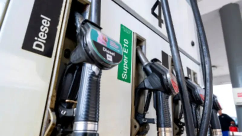 Spritpreise erreichen neue Höchststände: Krieg im Nahen Osten treibt Kosten für Tanken und Heizen