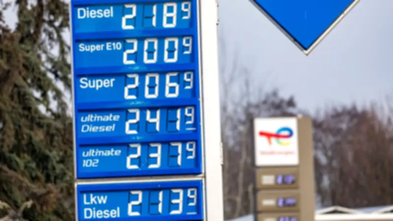 Spritpreise erreichen neuen Höchststand: E10 überschreitet 2-Euro-Marke im Tagesdurchschnitt