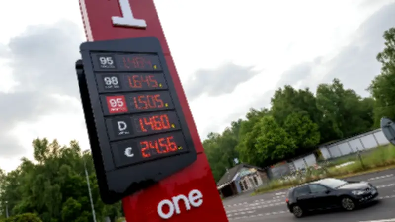 Spritpreise explodieren: Deutsche tanken günstiger in Polen und Tschechien