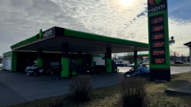 Spritpreise in MV: Warum Neubrandenburg besonders teuer tankt