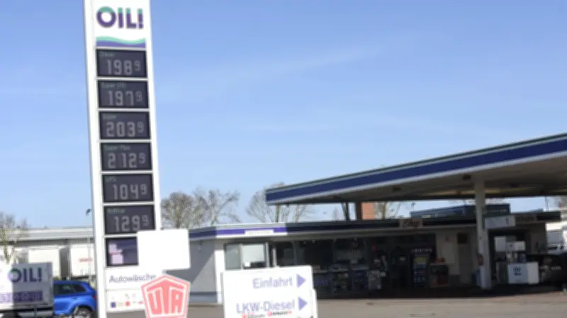 Spritpreise knacken 2-Euro-Marke: Tankstellenpächter in Vorpommern bekommen Kundenärger zu spüren