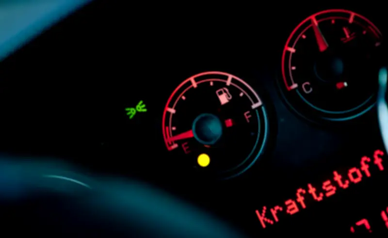 Spritspar-Dongles enttarnt: Warum die Wunderstecker fürs Auto reine Geldverschwendung sind