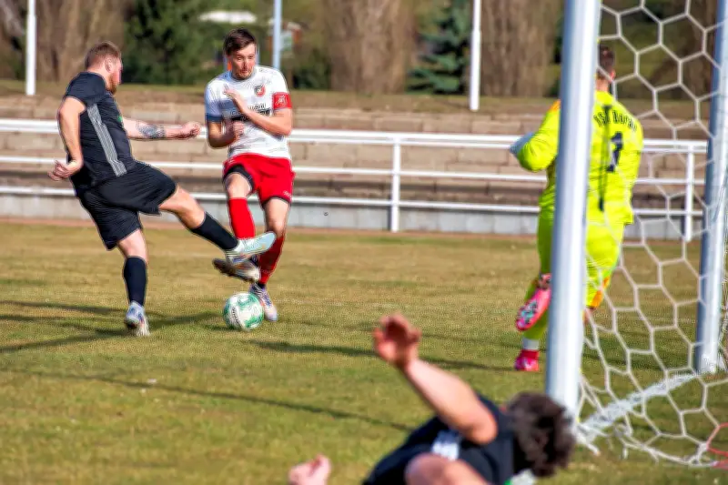 Späte Tore sichern Naumburgs Reservemannschaft den dritten Saisonsieg in der Kreisoberliga