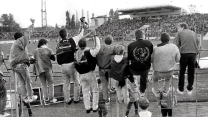 Spurensuche im Wende-Fußball: Wie der Osten nach 1990 seine Vereine verlor