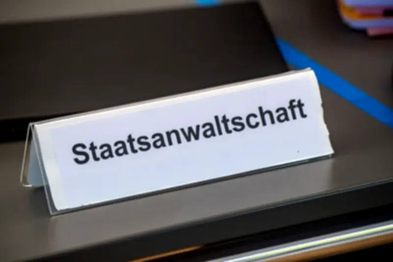 Staatsanwaltschaft ermittelt nach Polizei-Video: Beamter schlägt jungen Mann ins Gesicht