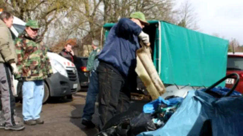 Stadt Neustrelitz streicht nach 30 Jahren Müllcontainer für Angler-Aktion