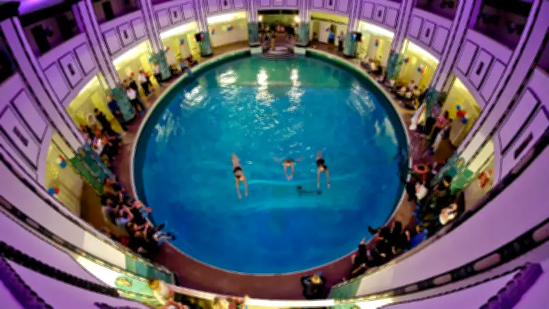 Stadtbad Halle feiert 110. Geburtstag mit historischer Bilderschau während Sanierung