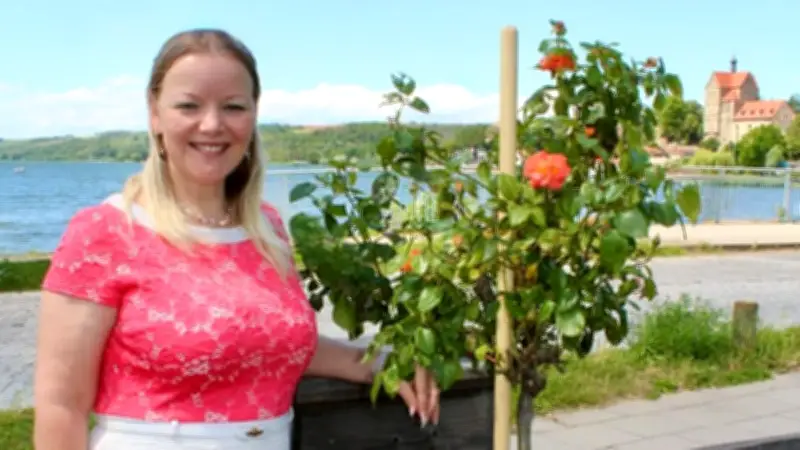 Standesbeamtin im Seegebiet Mansfelder Land feiert 200. Hochzeit mit individuellen Traureden