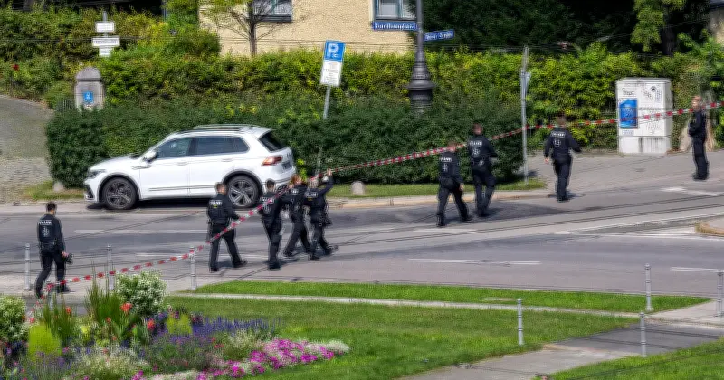Steinewurf auf Israelisches Generalkonsulat in München: Polizei-Großeinsatz nach Vorfall am Karolinenplatz