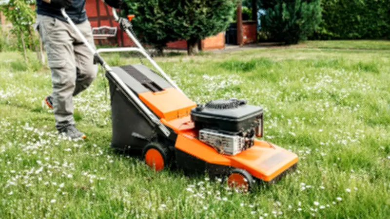 Stihl-Rückruf: Aufsitzmäher-Modelle wegen Brandgefahr durch Kraftstoffleck