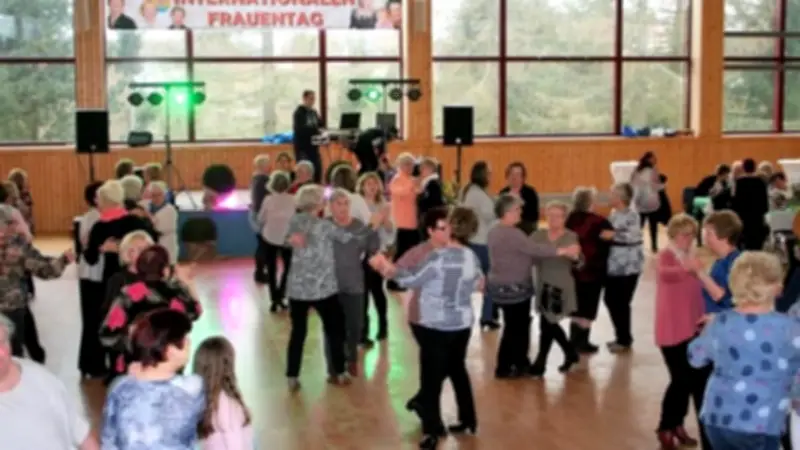Strasburg feiert Internationalen Frauentag mit großer Party in der Max-Schmeling-Halle