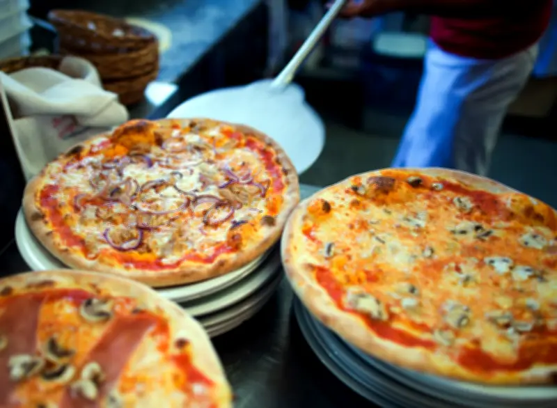 Streit um angebrannte Pizza eskaliert in Malchin: Aschenbecher-Attacke endet im Krankenhaus
