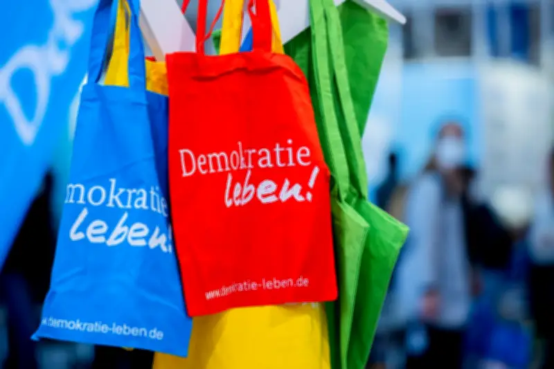 Streit um Demokratieförderung: Priens Neustart von 'Demokratie leben!' stößt auf massive Kritik