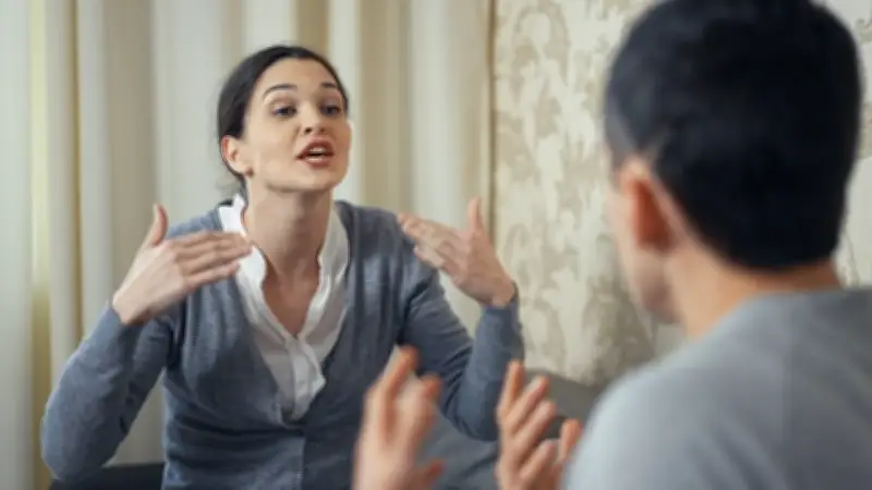 Stress durch Nervensägen beschleunigt Alterung: Neue Studie enthüllt messbare Effekte